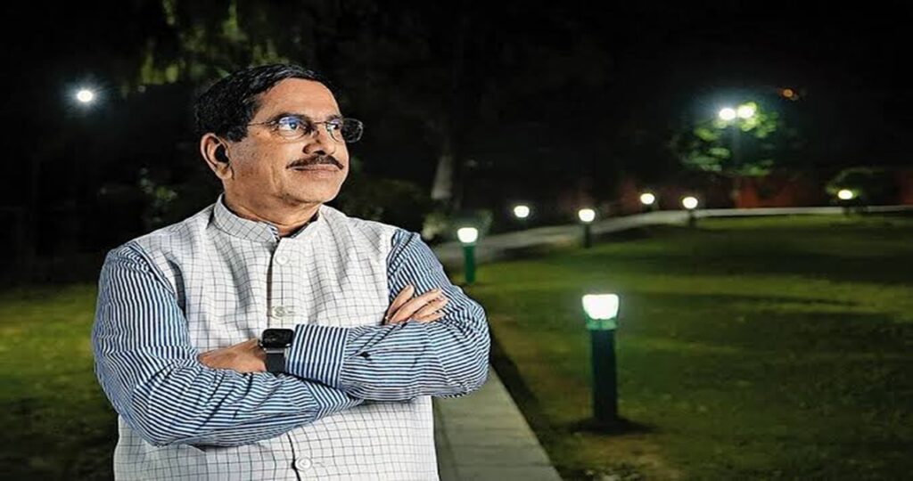 दिल्ली में प्रदर्शन के बाद इस्तीफा; क्या सिर्फ चेहरा बदलने से हालात बदलेंगे? दिल्ली में प्रदर्शन के बाद इस्तीफा; क्या सिर्फ चेहरा बदलने से हालात बदलेंगे? - Samachar Mirchi