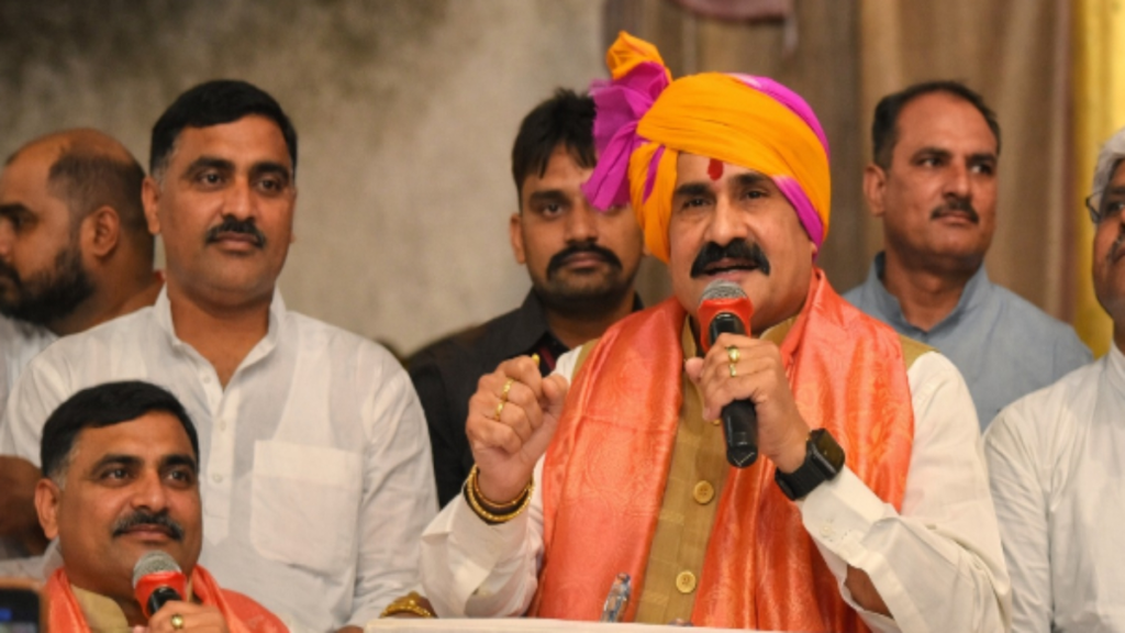 दतिया से निर्दलीय चुनाव लड़ेंगे पूर्व गृहमंत्री नरोत्तम मिश्रा? समर्थक अलग नहीं मान रहे! दतिया से निर्दलीय चुनाव लड़ेंगे पूर्व गृहमंत्री नरोत्तम मिश्रा? समर्थक अलग नहीं मान रहे! - Samachar Mirchi