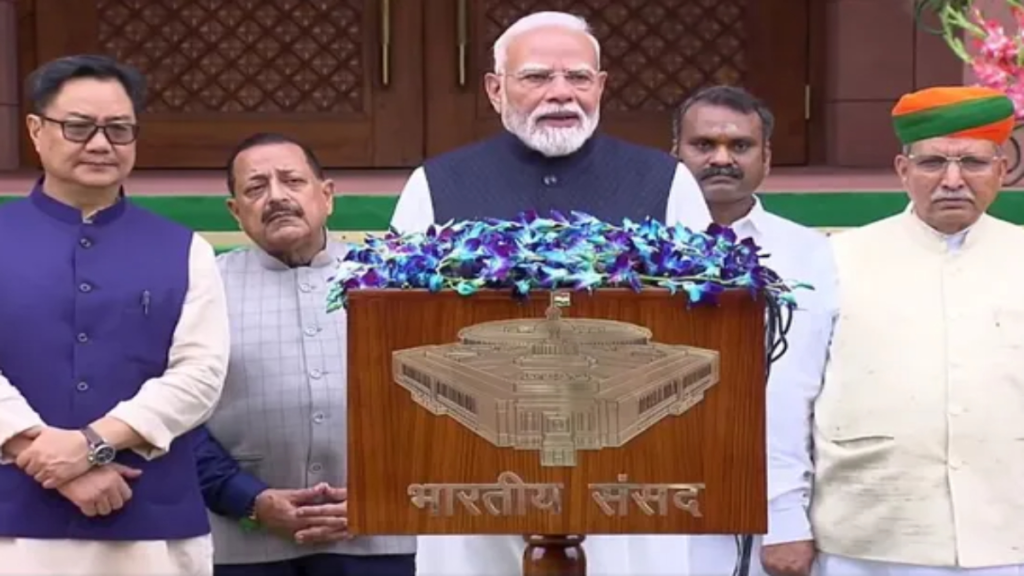 संसद का मानसून सत्र आज से शुरू, सरकार सात अहम विधेयकों पर करेगी फोकस, विपक्ष कई मुद्दों पर घेरने को तैयार संसद का मानसून सत्र आज से शुरू, सरकार सात अहम विधेयकों पर करेगी फोकस, विपक्ष कई मुद्दों पर घेरने को तैयार - Samachar Mirchi