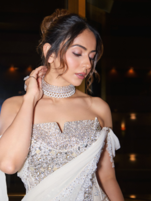 मदमस्त अदाओं से भरी Rakul Preet Singh का अनदेखा अवतार देखें फोटोज