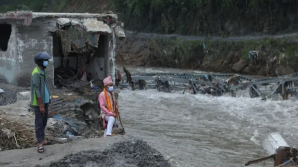नेपाल में विनाशकारी बाढ़ से 626 लोगों की मौत, भारत ने C-130 विमान से भेजी 10 टन राहत सामग्री नेपाल में विनाशकारी बाढ़ से 626 लोगों की मौत, भारत ने C-130 विमान से भेजी 10 टन राहत सामग्री - Samachar Mirchi