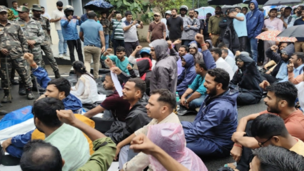 JSSC CGL नियुक्ति रद्द होने के बाद रांची में अभ्यर्थियों का प्रदर्शन तेज, 7 महीने नौकरी के बाद बहाली की मांग - Samachar Mirchi