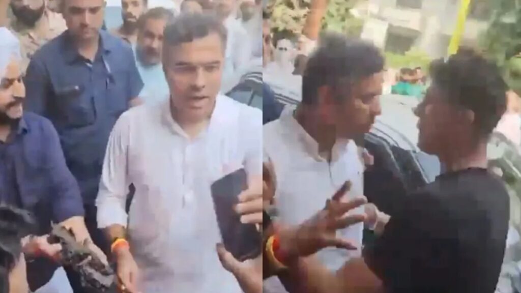दिल्ली मंत्री परवेश वर्मा सड़क निरीक्षण के दौरान विवादों में, थप्पड़ मारने का वीडियो वायरल दिल्ली मंत्री परवेश वर्मा सड़क निरीक्षण के दौरान विवादों में, थप्पड़ मारने का वीडियो वायरल - Samachar Mirchi